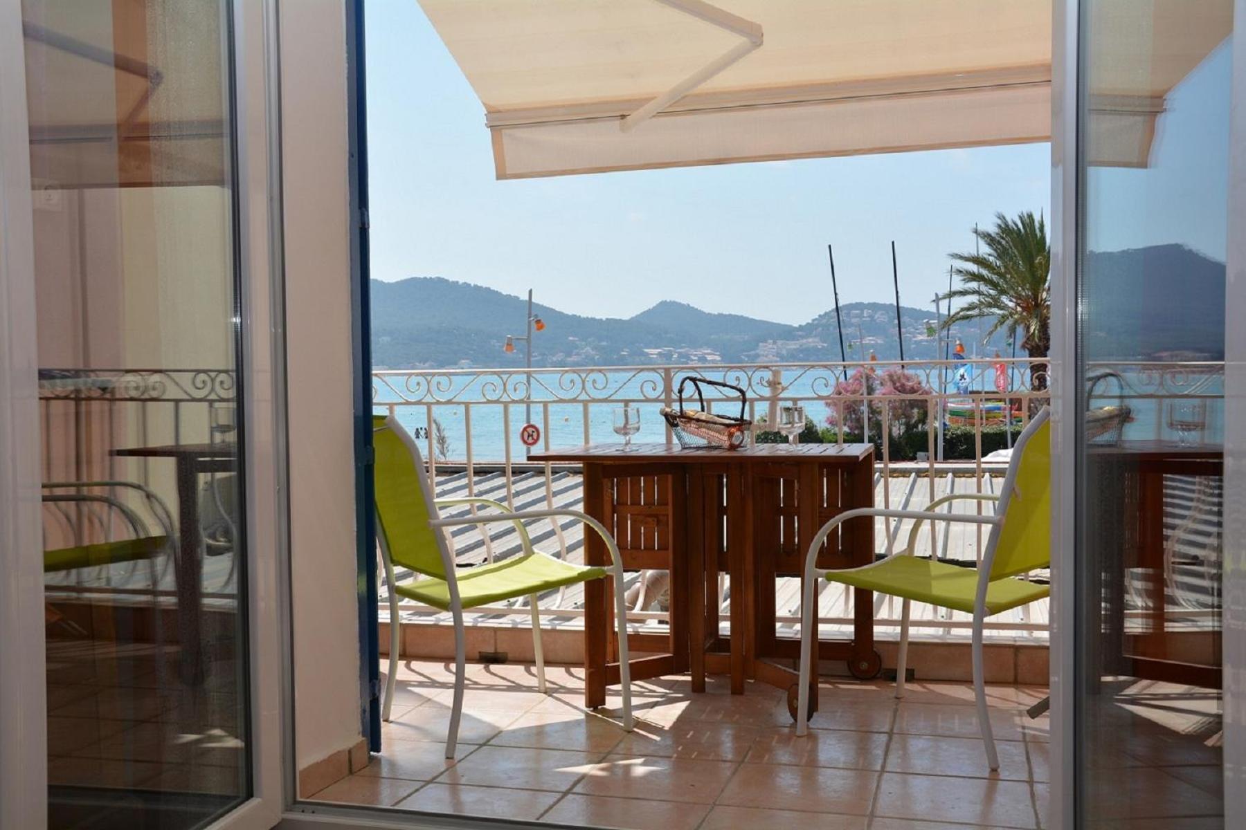 Appartement Les Pieds Dans L'Eau à Saint-Cyr-sur-Mer Extérieur photo